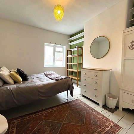 Charming Cottage Retreat With Garden - Sleeps 12 بريستول المظهر الخارجي الصورة